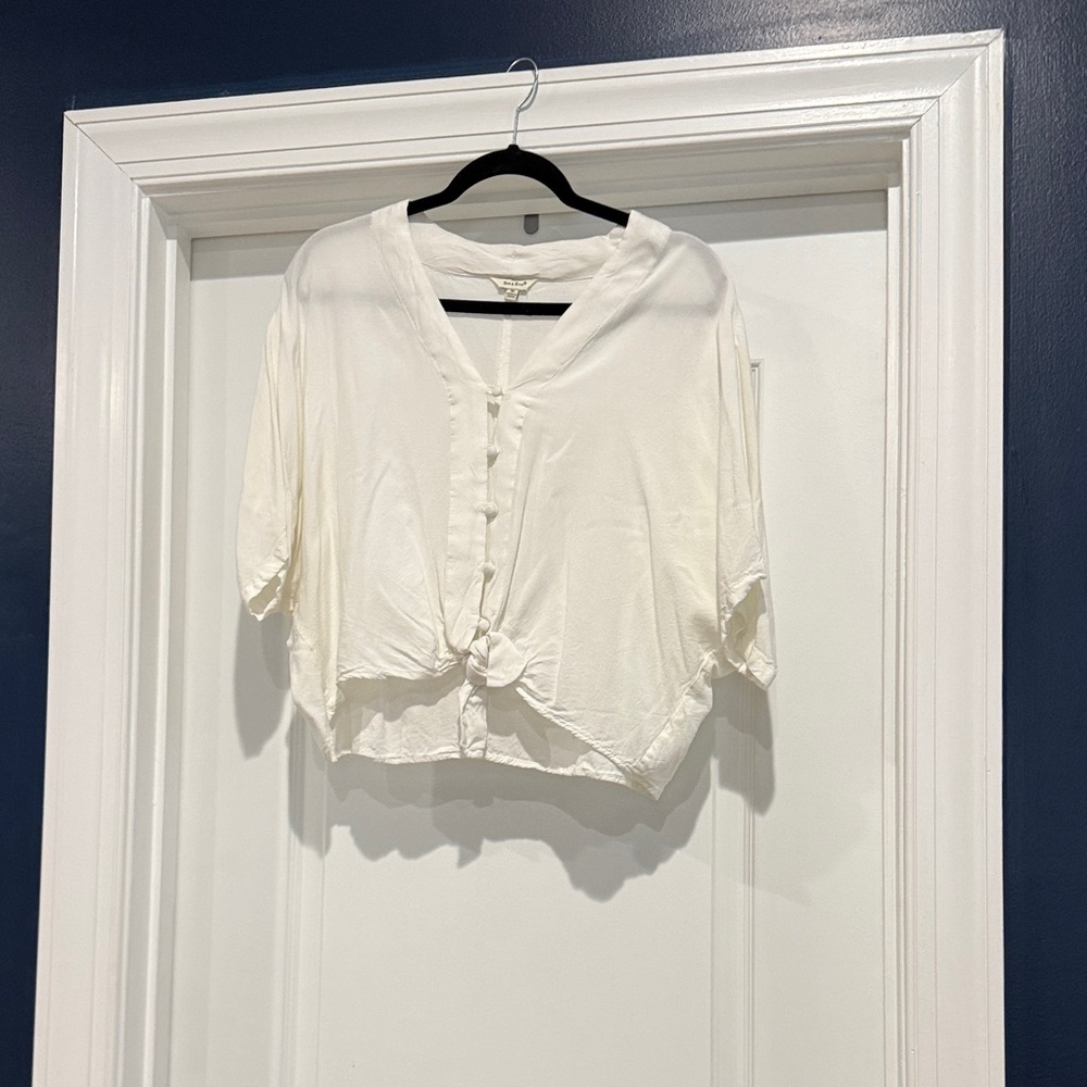 Women's Cream Button-Front Tie Hem Blouse